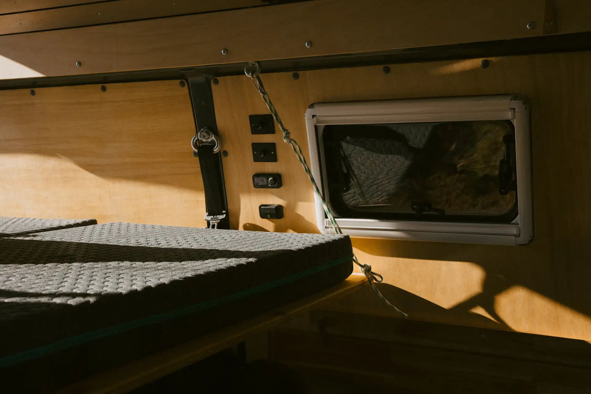 Sleeping on the back seat: Hybrid Topper