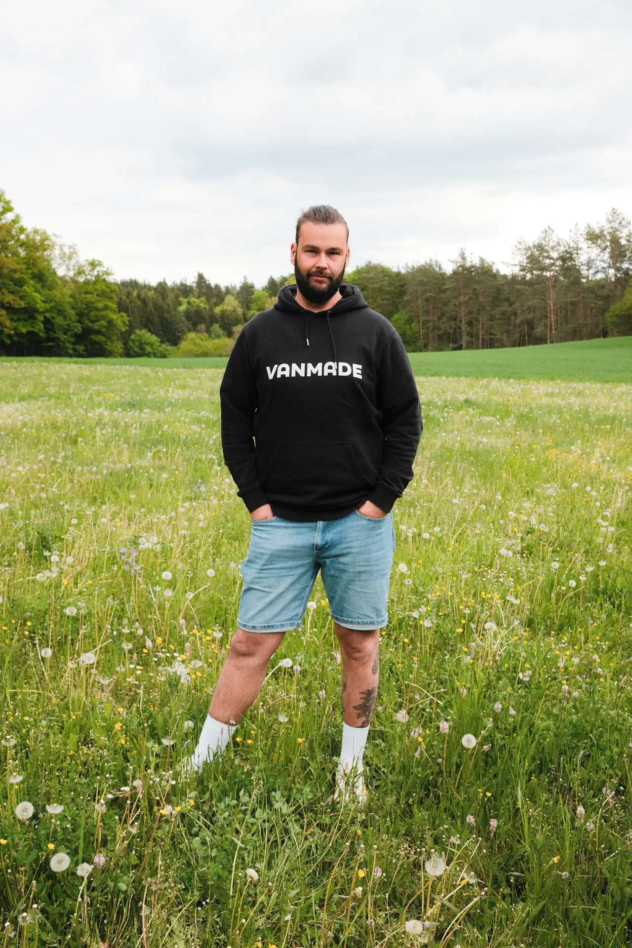 Paul trägt Vanmade Hoodie Kapuzenpullover